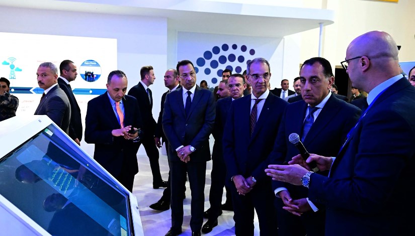 رئيس الوزراء يتفقد أجنحة الجهاز القومي لتنظيم الاتصالات والشركة المصرية للاتصالات والهيئة القومية للبريد