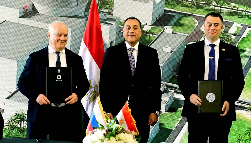 جانب من حفل التوقيع