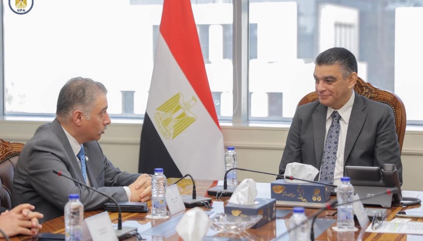 رئيس هيئة الشراء الموحد خلال اجتماعه اليوم