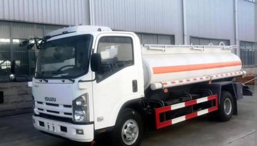 سيارة نقل المواد البترولية 