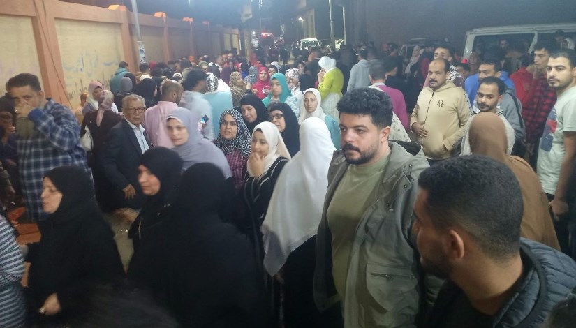 إقبال كثيف بمحيط مدرسة كفر البطيخ في انتخابات مجلس النواب