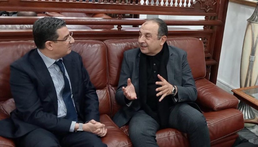 وزير قطاع الأعمال العام مع وزير الصحة بالجمهورية الجزائرية 