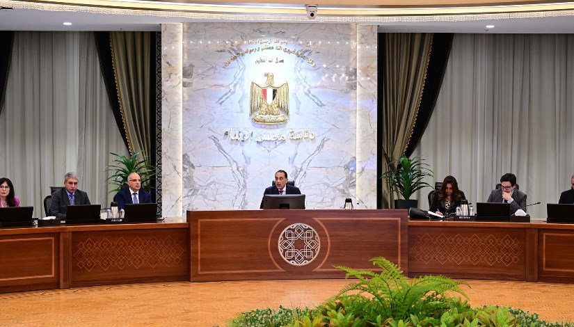 رئيس الوزراء خلال الاجتماع اليوم