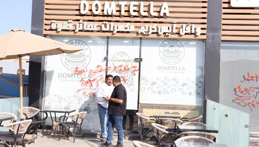 غلق وتشميع 15 محلًا تجاريًا مخالفًا بالممشى السياحي