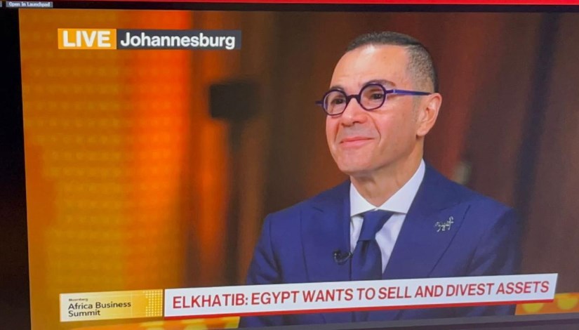 المهندس حسن الخطيب وزير الاستثمار والتجارة الخارجية أثناء المقابلة