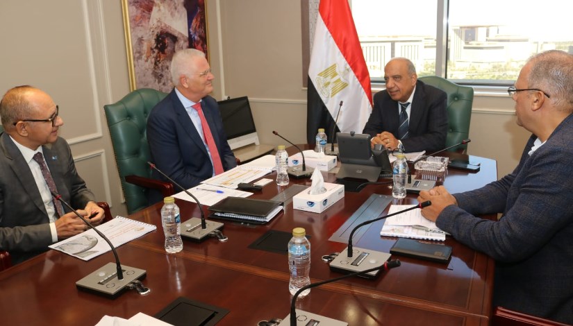 وزير الكهرباء والطاقة المتجددة الدكتور محمود عصمت 