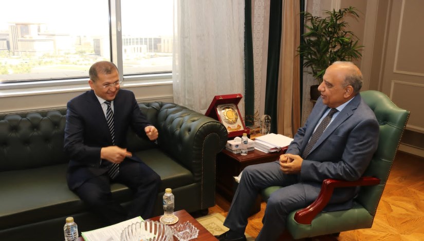 وزير الكهرباء مع سفير اوزبكستان 