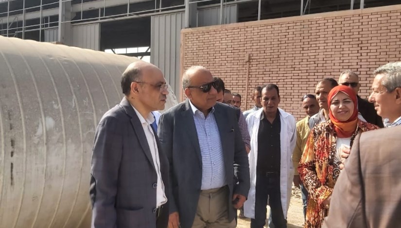 وزير الكهرباء والطاقة المتجددة الدكتور محمود عصمت 