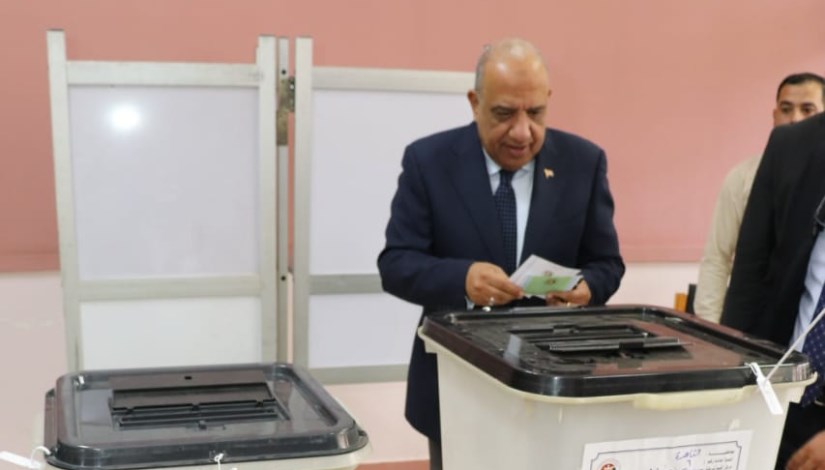 وزير الكهرباء محمود عصمت 