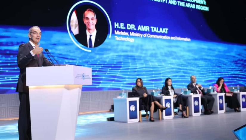 الدكتور عمرو طلعت وزير الاتصالات 