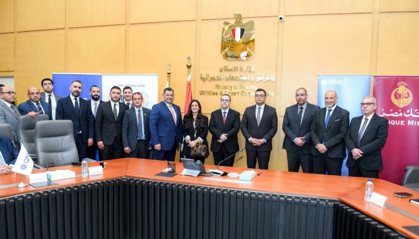 جانب من التوقيع