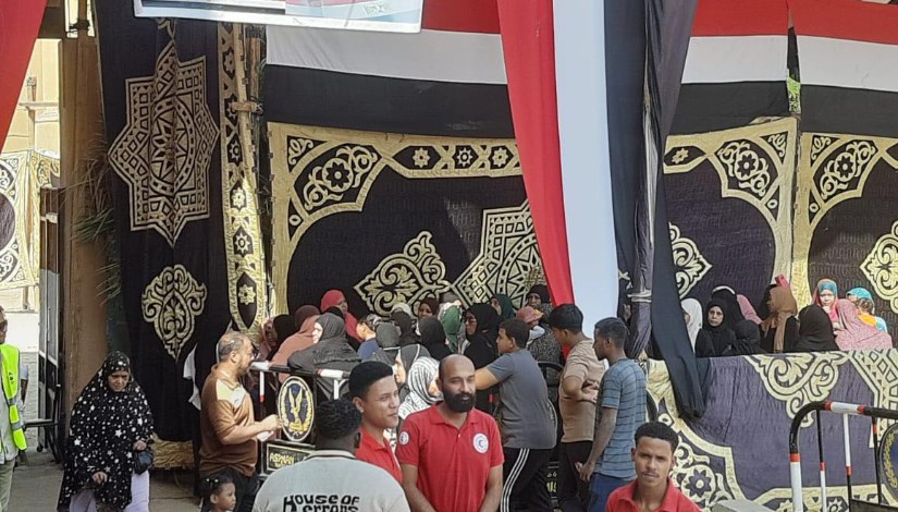 جانب من توافد المواطنون على اللجان الانتخابية