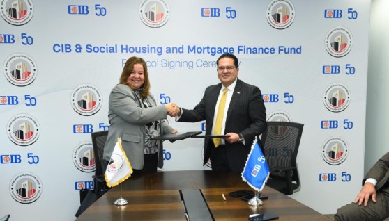 جانب من التوقيع