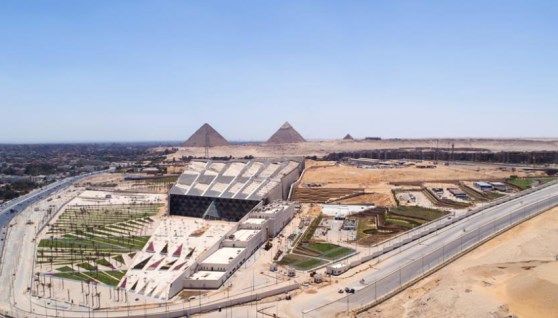 المتحف المصري الكبير - الأهرامات