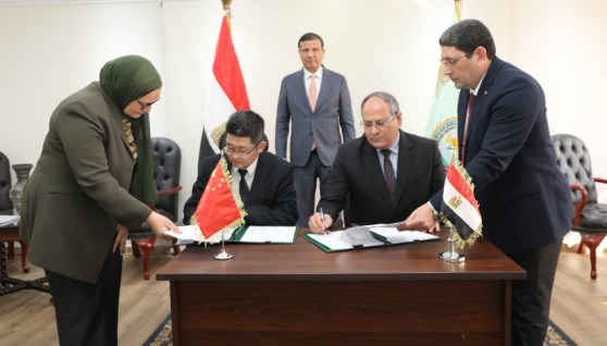 جانب من توقيع الاتفاقية