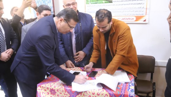 وزير الزراعة يدلي بصوته