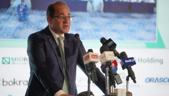 وزير المالية خلال المؤتمر 