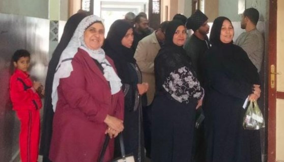  طوابير السيدات أمام لجان الإعادة بانتخابات