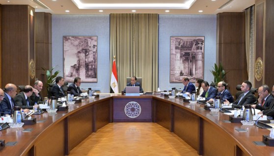 رئيس الوزراء خلال اجتماعه اليوم
