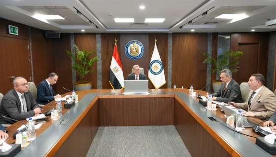 وزير البترول خلال لقائه لبحث آليات تطوير منظومة تدريب السائقين العاملين في قطاع البترول