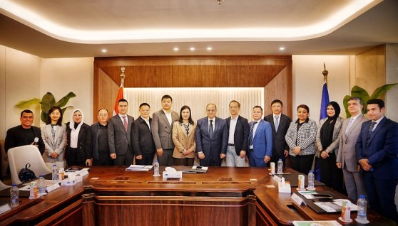 جانب من لقاء هيئة الدواء مع الوفد الصيني