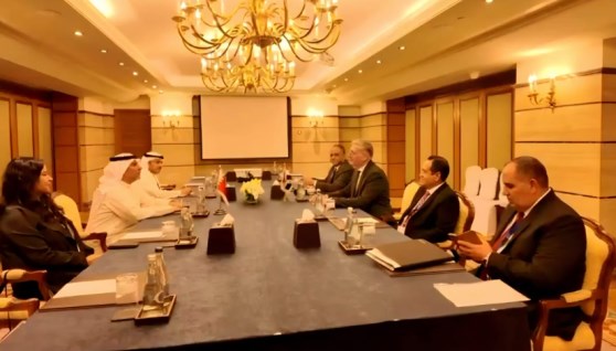 وزير البترول مع نظيره البحريني