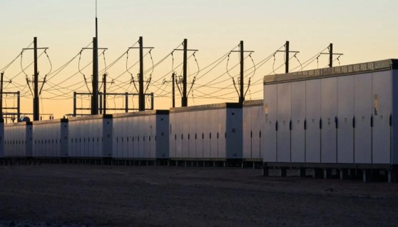 بطاريات تخزين الكهرباء