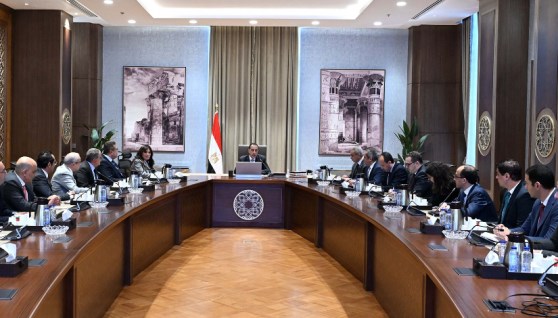 رئيس الوزراء خلال اجتماعه لمتابعة الموقف التنفيذي لمُخرجات اللجنة الاستشارية للتنمية العمرانية وتصدير العقار