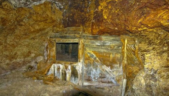 منجم ذهب أرشيفية