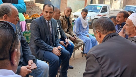 تقديم واجب العزاء لأسر 8 من العمالة غير المنتظمة 