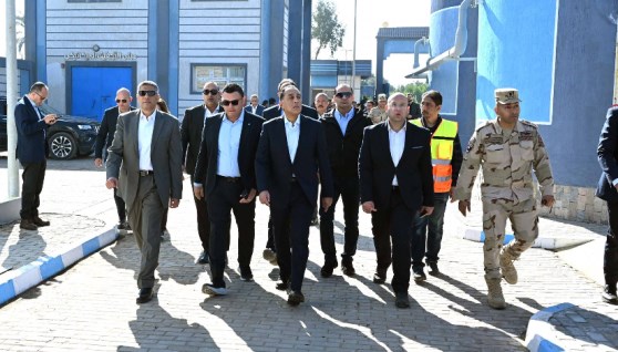 جانب من زيارة رئيس الوزراء 