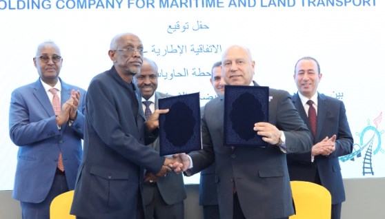 جانب من توقيع الاتفاقيات 