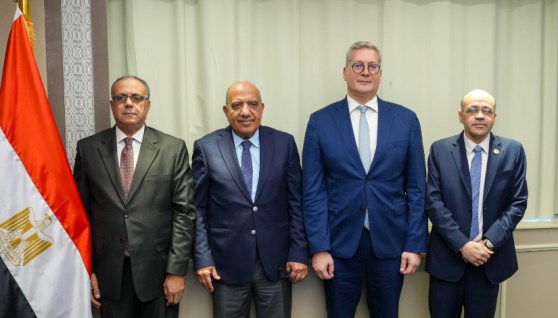 جانب توقيع الاتفاقية