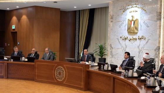 رئيس الوزراء خلال اجتماعه اليوم لمتابعة إجراءات تفعيل آليات التصدي للشائعات