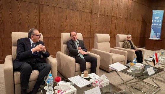 وزير المالية خلال مؤتمر 