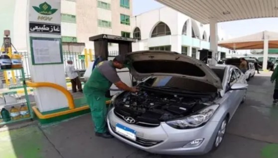 سيارة تعمل بالغاز الطبيعي - أرشيفية