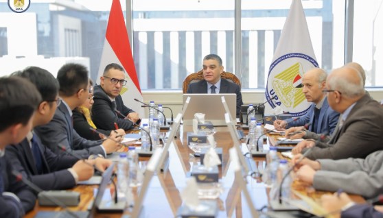 رئيس هيئة الشراء الموحد خلال اجتماعه مع صندوق التنمية الإفريقي