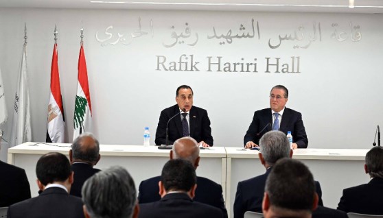 الدكتور مصطفى مدبولي خلال حضوره لقاء العمل الاقتصادي