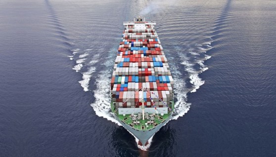 سفينة حاويات وسط البحر- تعبيرية