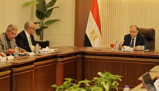 هيئة الدواء تعقد اجتماعاً مع غرفة صناعة الدواء