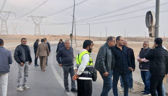 جهاز مدينة الشروق يرفع كفاءة كوبري مدخل 3 السويس