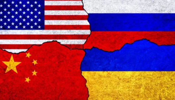 أعلام روسيا وأوكرانيا والصين