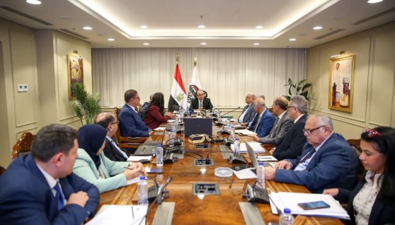  الاجتماع الدوري مع الرؤساء التنفيذيين للشركات القابضة التابعة للوزارة