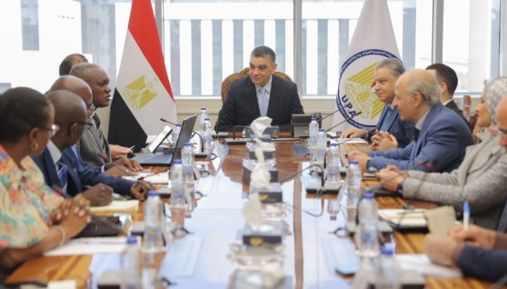 وفدًا رفيع المستوى من وزارة الصحة 