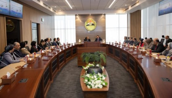 جانب من التوقيع