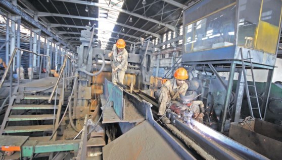 مصانع - أرشيفية