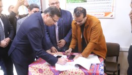 وزير الزراعة يدلي بصوته