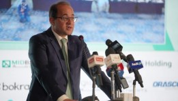 وزير المالية خلال المؤتمر 