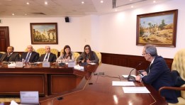 وزير الاتصالات مع لجنة التحول الرقمى بغرفة التجارة الأمريكية بالقاهرة