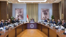 رئيس الوزراء خلال اجتماعه اليوم